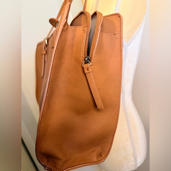 Elegant Tan Faux Leather Tote Bag - Picture 7 of 9